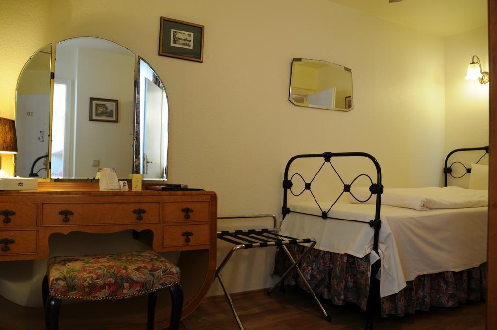 Hotel Admiral Wiesbaden Bilik gambar